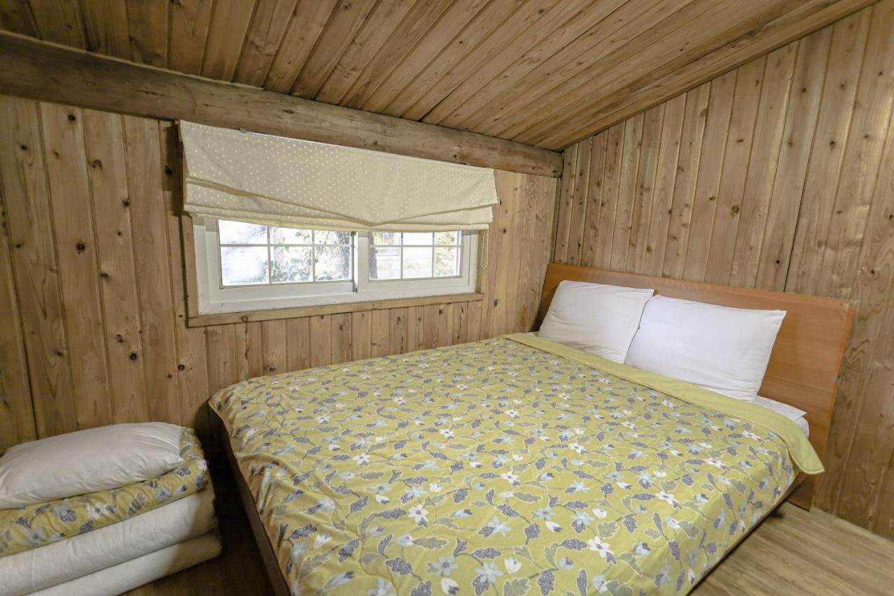 Jeju Log Village Pension Согвіпо Екстер'єр фото