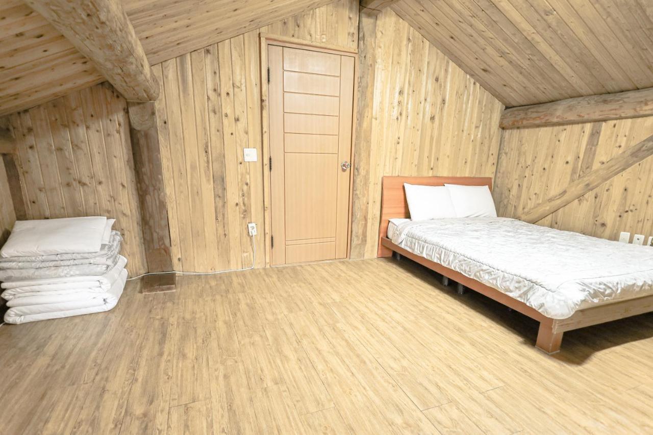 Jeju Log Village Pension Согвіпо Екстер'єр фото