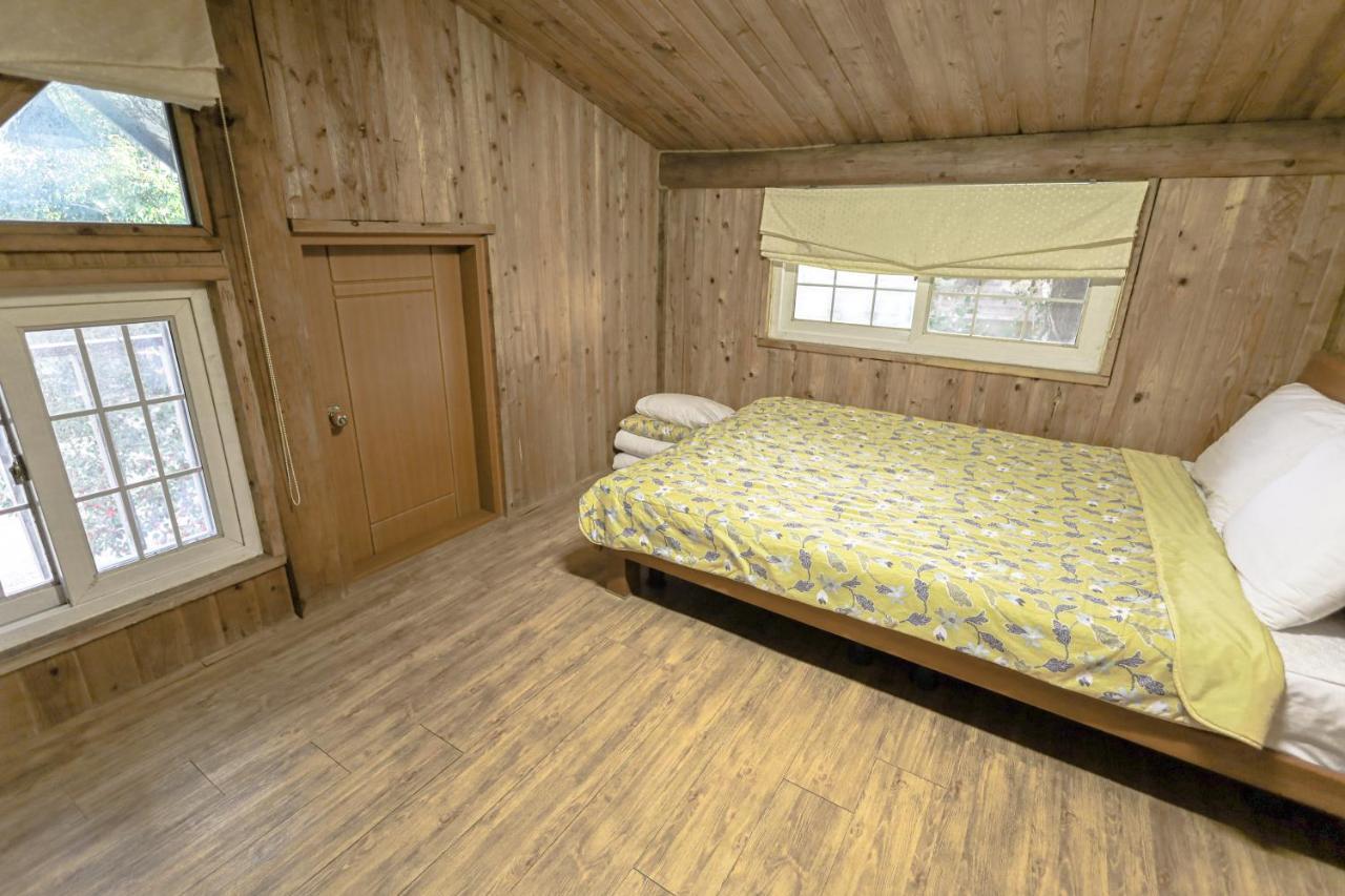 Jeju Log Village Pension Согвіпо Екстер'єр фото